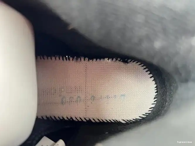HYPE HF3975-001 Reimagined Black Air Metallic Jordan 5 0617